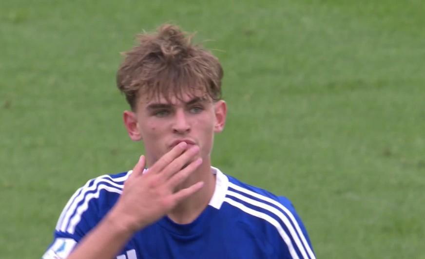 对方门将稳 对方门将稳